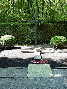 DSC00632 Dachau Grave